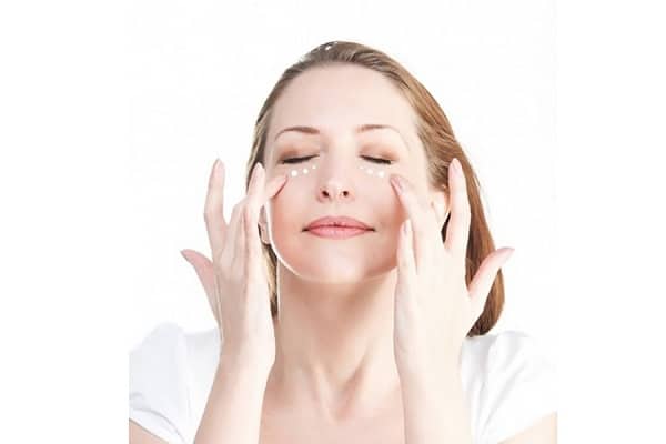 Massage mắt giảm độ cận